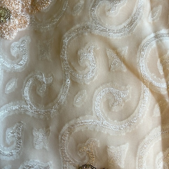 Handmade Sari and Dupatta Scarf in a beautiful peach color. Size Small - Picture 12 of 12